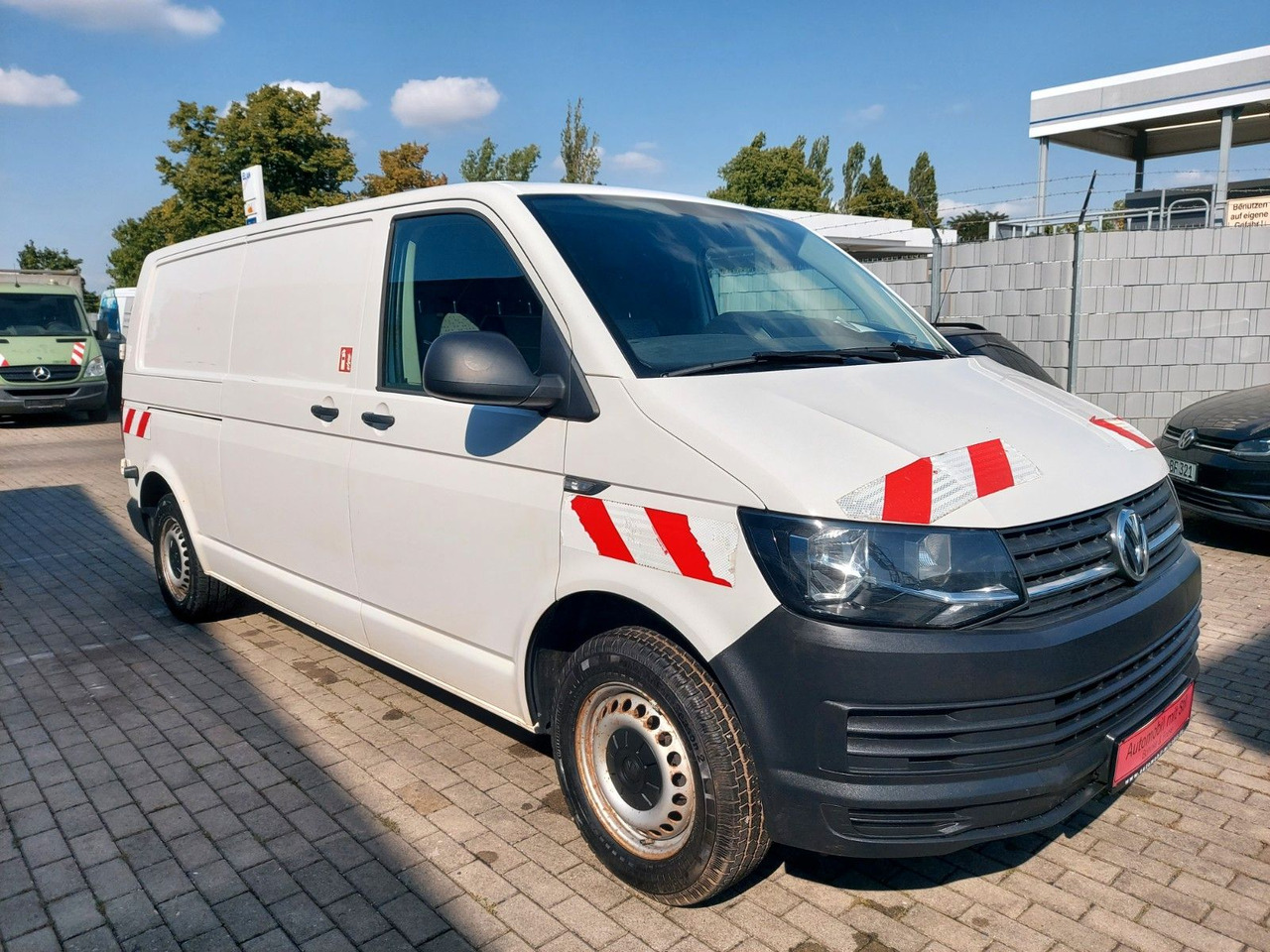 Volkswagen T6 Transporter Kasten Kombi lang Motorschaden - Furgoneta de pasajeros: foto 2 Volkswagen T6 Transporter Kasten Kombi lang Motorschaden - Furgoneta de pasajeros: foto 2