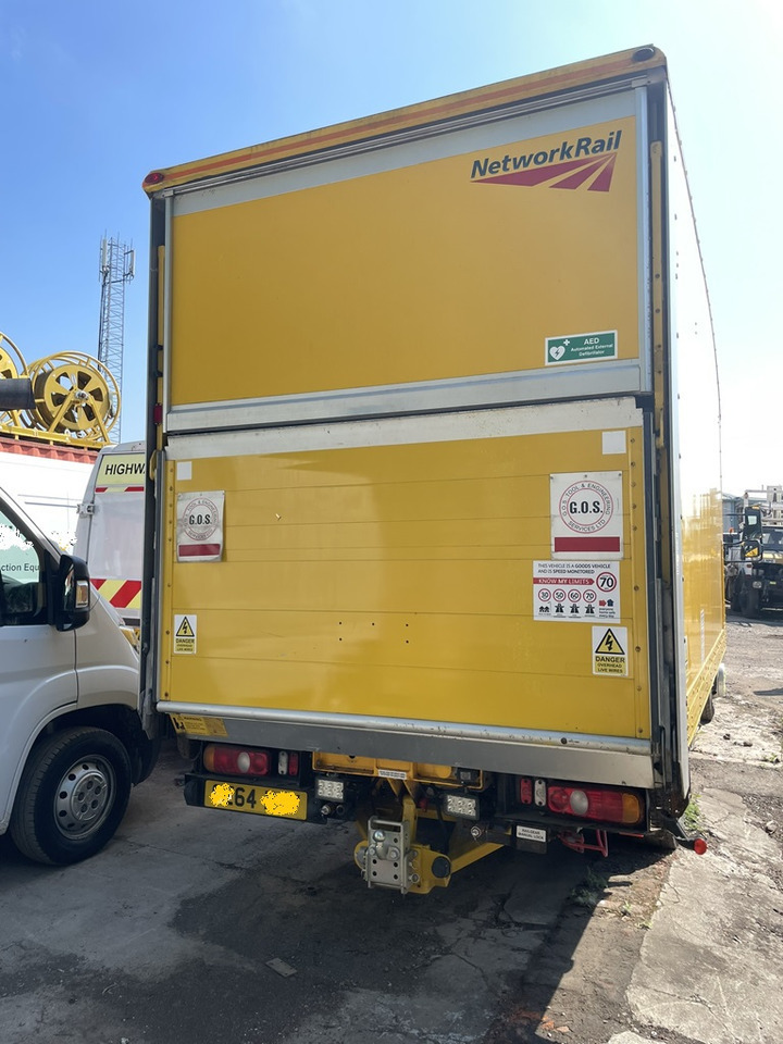 Mitsubishi Fusso - Camión caja cerrada: foto 3 Mitsubishi Fusso - Camión caja cerrada: foto 3