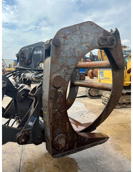 Volvo L90 - Pinza de manipulación: foto 1 Volvo L90 - Pinza de manipulación: foto 1