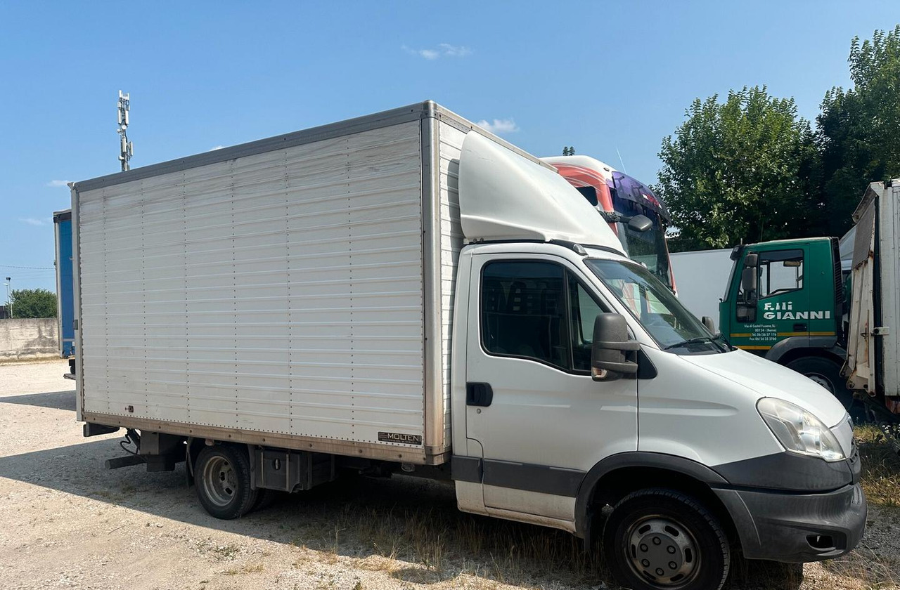 Iveco - Furgoneta caja cerrada: foto 1 Iveco - Furgoneta caja cerrada: foto 1