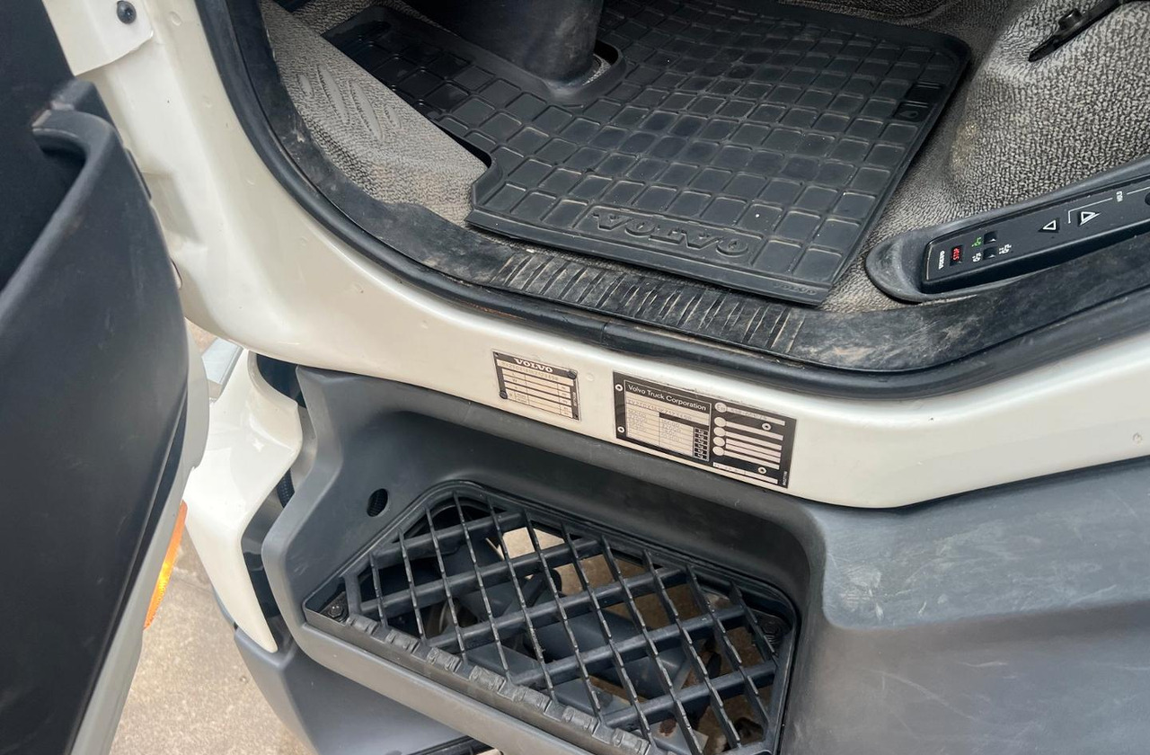 Camión caja cerrada VOLVO FL 250 euro 6 sponda: foto 8