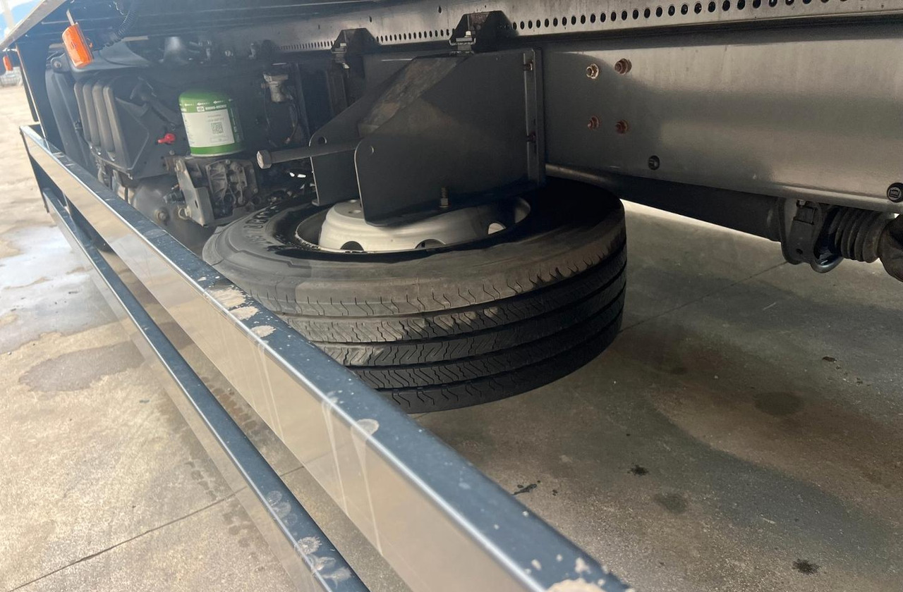 Camión caja cerrada VOLVO FL 250 euro 6 sponda: foto 11