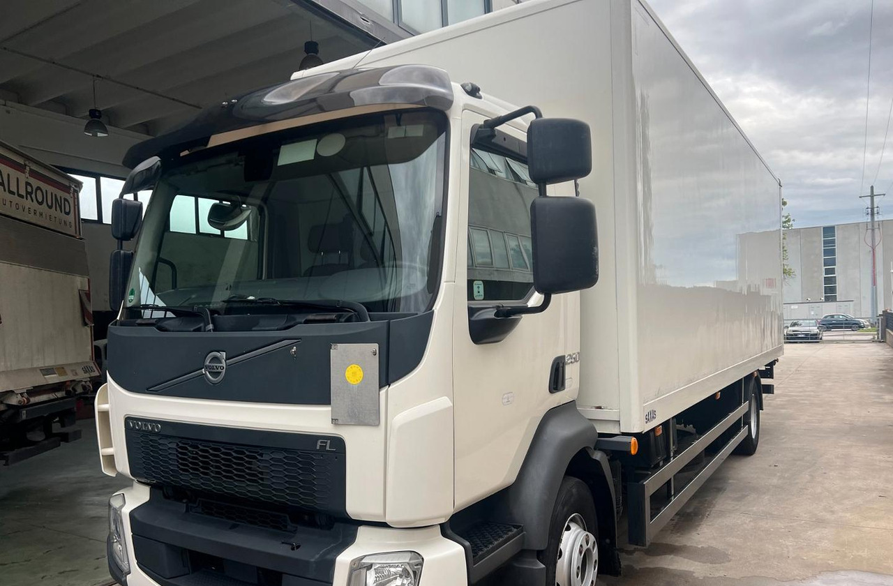 VOLVO FL 250 euro 6 sponda - Camión caja cerrada: foto 1 VOLVO FL 250 euro 6 sponda - Camión caja cerrada: foto 1