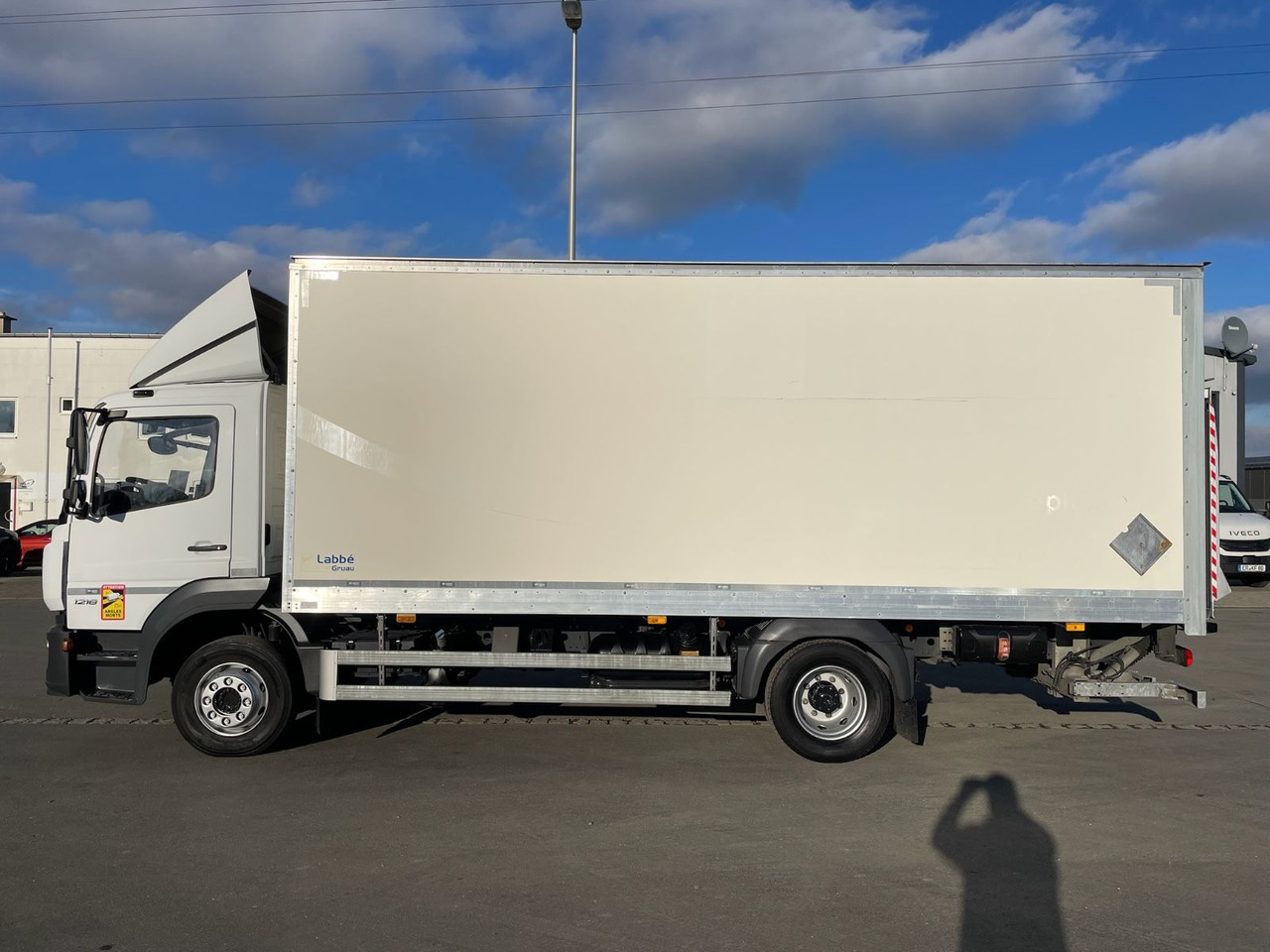 Mercedes-Benz Atego 1218 4x2 Koffer/FULL-ADR/EXIII/LBW/AC/EU6d - Camión caja cerrada: foto 4 Mercedes-Benz Atego 1218 4x2 Koffer/FULL-ADR/EXIII/LBW/AC/EU6d - Camión caja cerrada: foto 4