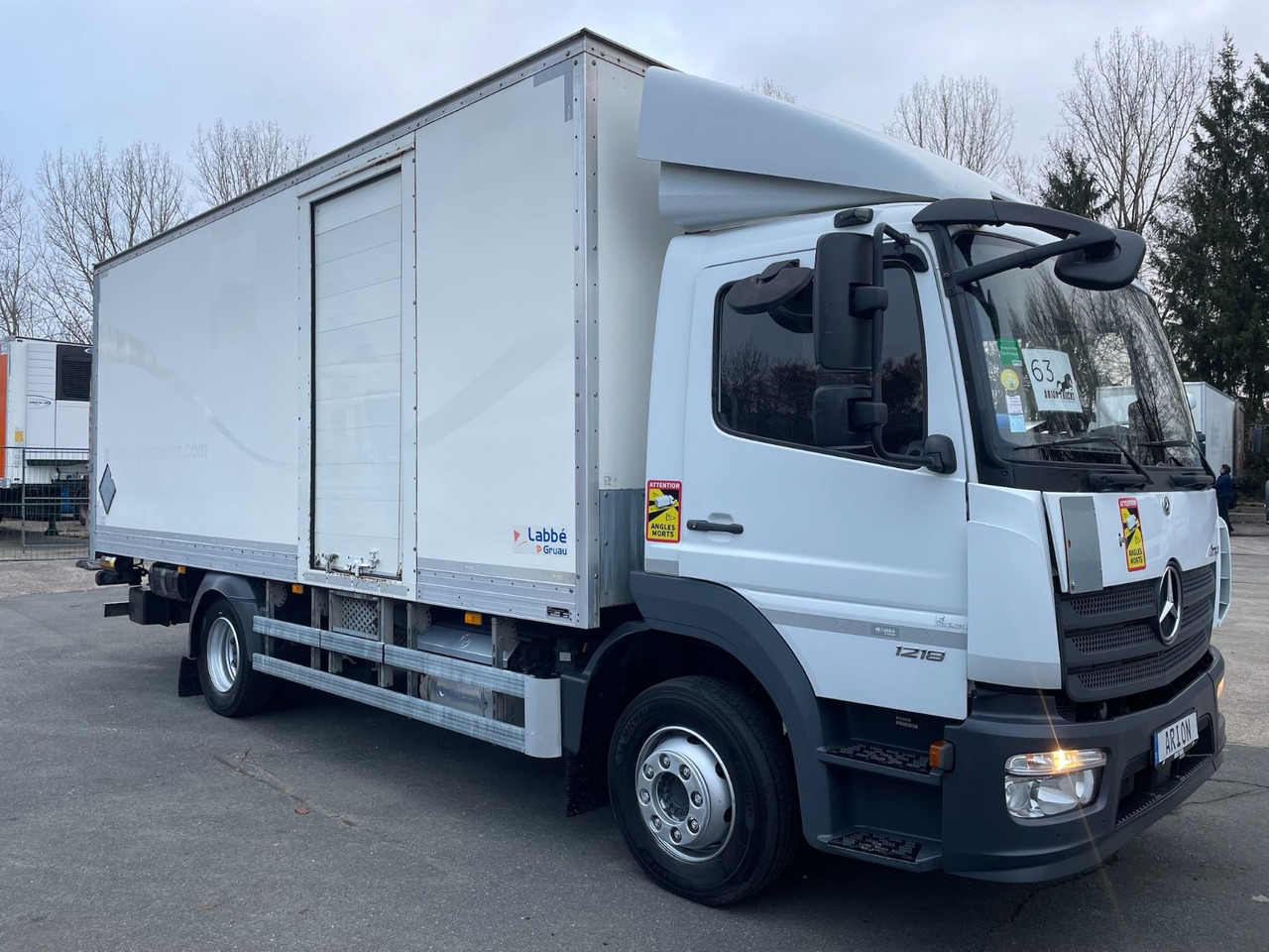 Mercedes-Benz Atego 1218 4x2 Koffer/FULL-ADR/EXIII/LBW/AC/EU6d - Camión caja cerrada: foto 1 Mercedes-Benz Atego 1218 4x2 Koffer/FULL-ADR/EXIII/LBW/AC/EU6d - Camión caja cerrada: foto 1