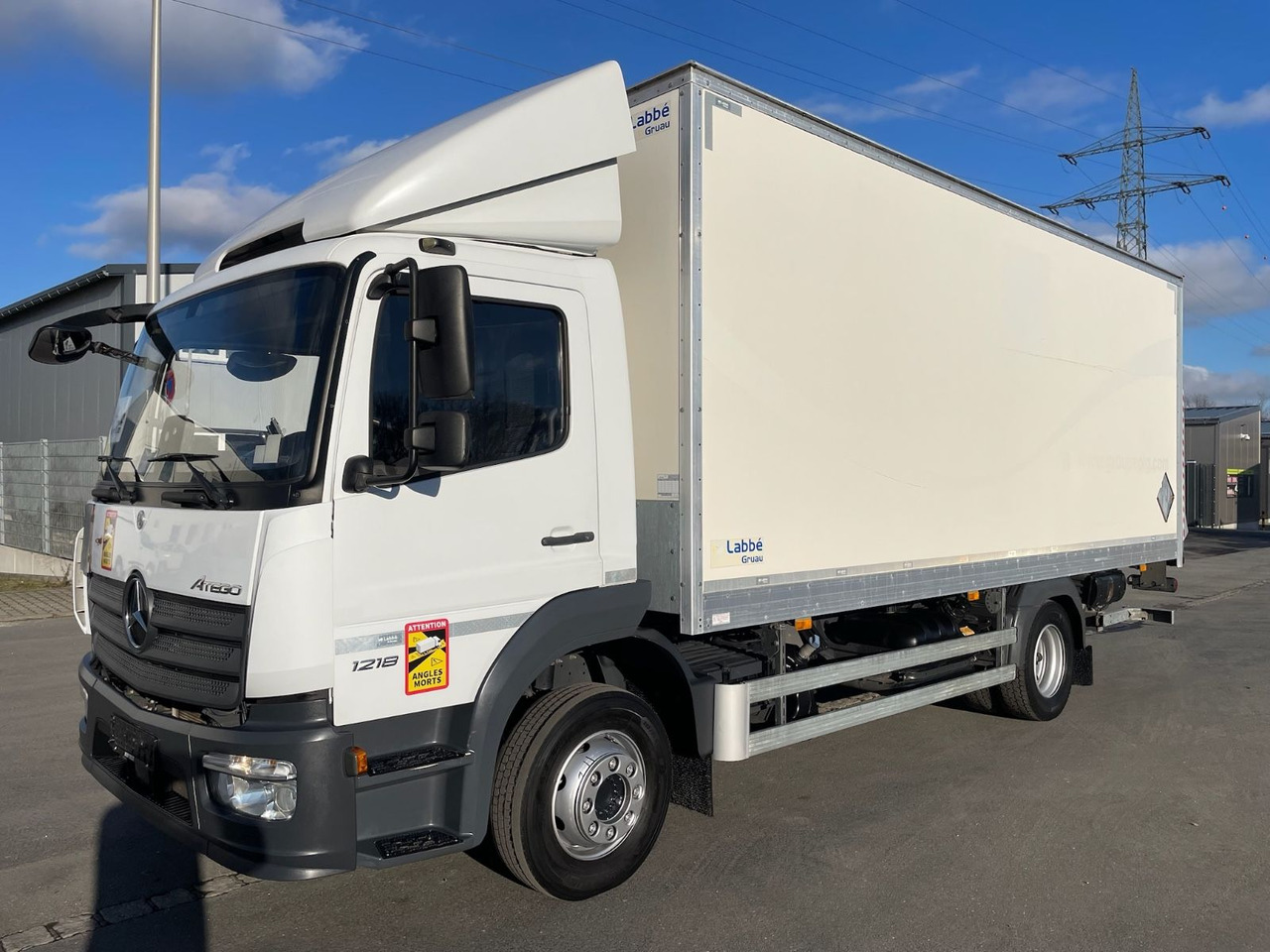 Mercedes-Benz Atego 1218 4x2 Koffer/FULL-ADR/EXIII/LBW/AC/EU6d - Camión caja cerrada: foto 3 Mercedes-Benz Atego 1218 4x2 Koffer/FULL-ADR/EXIII/LBW/AC/EU6d - Camión caja cerrada: foto 3