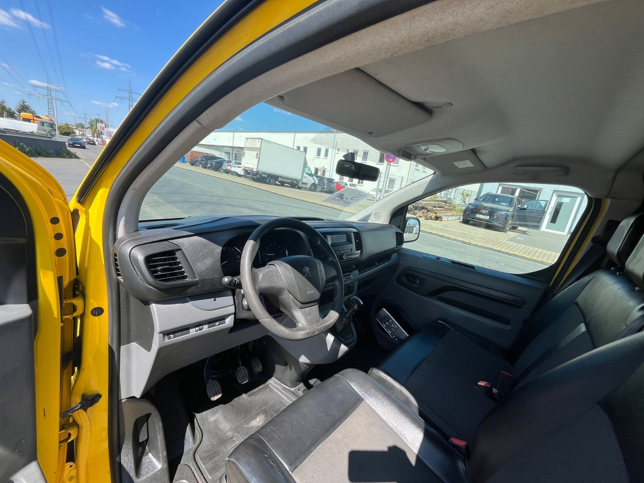 Furgoneta pequeña Peugeot Expert Box Pro L3 / 2.0 Blue HDI / More units: foto 10 Furgoneta pequeña Peugeot Expert Box Pro L3 / 2.0 Blue HDI / More units: foto 10