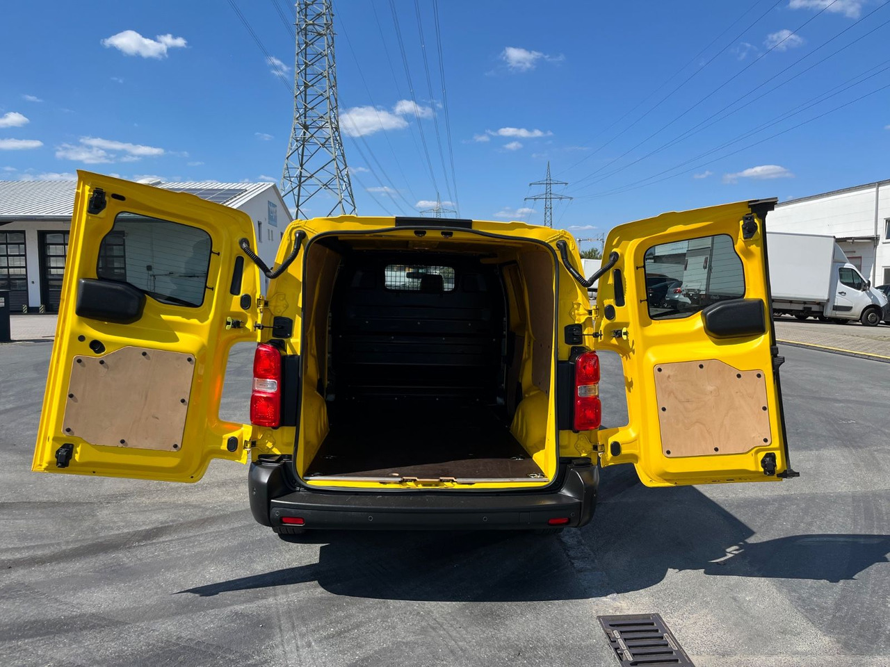 Furgoneta pequeña Peugeot Expert Box Pro L3 / 2.0 Blue HDI / More units: foto 6 Furgoneta pequeña Peugeot Expert Box Pro L3 / 2.0 Blue HDI / More units: foto 6