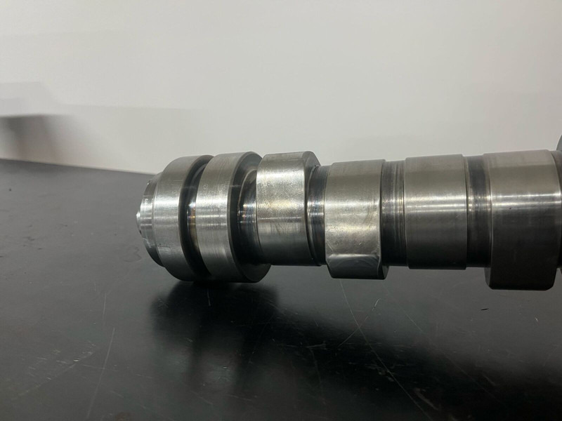 Liebherr Camshaft + Gear Wheel / Nokkenas + Tandwiel D9408 D 9408 - Motor y piezas: foto 2 Liebherr Camshaft + Gear Wheel / Nokkenas + Tandwiel D9408 D 9408 - Motor y piezas: foto 2