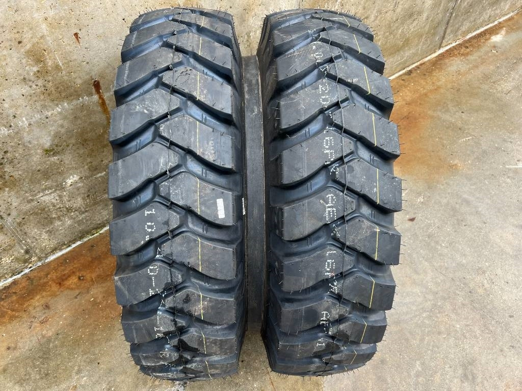 Kuhmo 1000 X 20 16PR tyres fitted on rim NEW - Neumáticos y llantas para Maquinaria de construcción: foto 4 Kuhmo 1000 X 20 16PR tyres fitted on rim NEW - Neumáticos y llantas para Maquinaria de construcción: foto 4