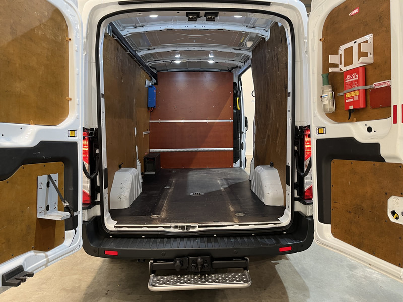 Ford Transit 350 2.0 TDCI L3H2 Trend 130 PK / Euro 6 / 220V / Airco / Cruise Control / Trekhaak / Camera - Furgón: foto 5 Ford Transit 350 2.0 TDCI L3H2 Trend 130 PK / Euro 6 / 220V / Airco / Cruise Control / Trekhaak / Camera - Furgón: foto 5