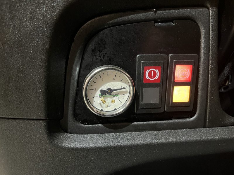 Leasing de Iveco Daily 35S18 3.0 BE Clixtar Automaat Bakwagen met Laadklep / Laadvermogen 3.060 KG / Euro 6 / Luchtvering / Airco / Camera / CarPlay / Cruise Control / 91.000 KM !! Iveco Daily 35S18 3.0 BE Clixtar Automaat Bakwagen met Laadklep / Laadvermogen 3.060 KG / Euro 6 / Luchtvering / Airco / Camera / CarPlay / Cruise Control / 91.000 KM !!: foto 13