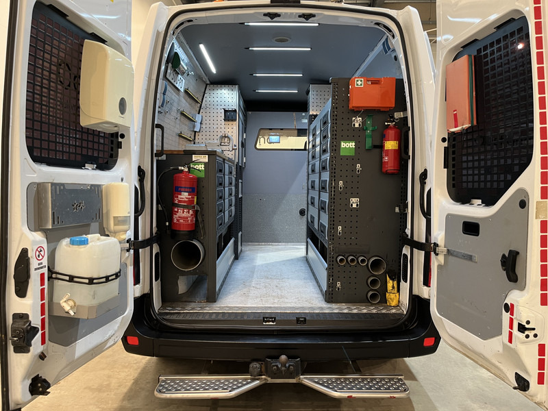 Renault Master 2.3 dCi L2H2 145 PK Servicebus / Bott Inrichting / Euro 6 / 220V. / Airco / Cruise Control / Camera / Trekhaak - Furgón: foto 3 Renault Master 2.3 dCi L2H2 145 PK Servicebus / Bott Inrichting / Euro 6 / 220V. / Airco / Cruise Control / Camera / Trekhaak - Furgón: foto 3