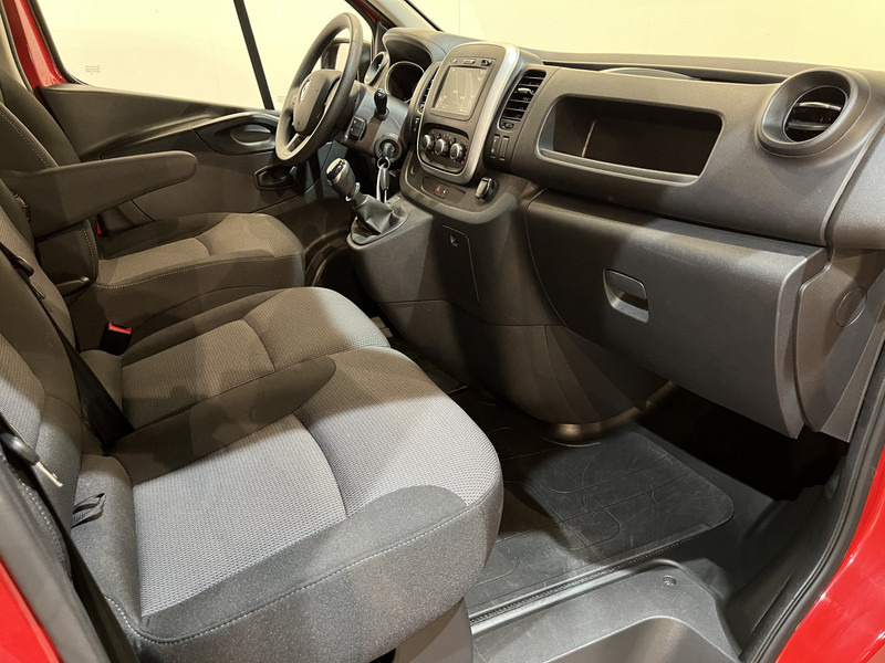 Renault Trafic 2.0 dCi 170 PK L1H1 / Euro 6 / Airco / Cruise Control / PDC / CarPlay / Navigatie / Trekhaak / LED / 3-Zits - Furgoneta pequeña: foto 3 Renault Trafic 2.0 dCi 170 PK L1H1 / Euro 6 / Airco / Cruise Control / PDC / CarPlay / Navigatie / Trekhaak / LED / 3-Zits - Furgoneta pequeña: foto 3