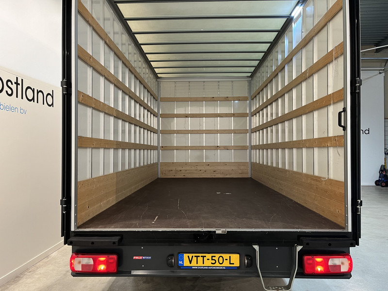 Volkswagen Crafter 35 2.0 TDI 140 pk Bakwagen 2.41 Mtr. H / Meubelbak / Euro 6 / Airco / Cruise Control / CarPlay / 23.400 KM !! - Furgoneta caja cerrada: foto 5 Volkswagen Crafter 35 2.0 TDI 140 pk Bakwagen 2.41 Mtr. H / Meubelbak / Euro 6 / Airco / Cruise Control / CarPlay / 23.400 KM !! - Furgoneta caja cerrada: foto 5