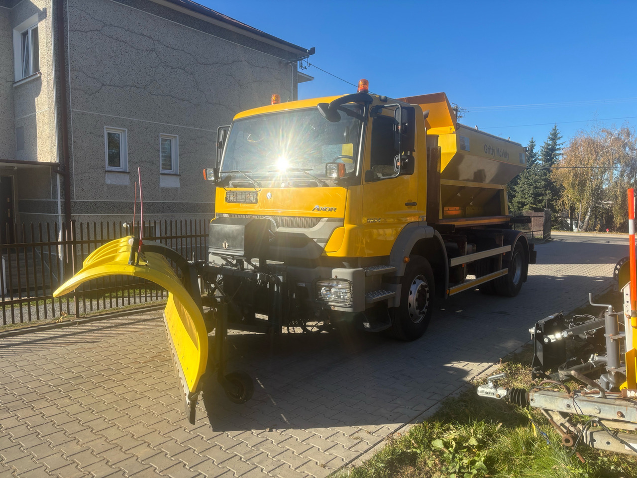 Mercedes AXOR 1824 4x2 Spreader/Gritter/Plough - Máquina quitanieve: foto 3 Mercedes AXOR 1824 4x2 Spreader/Gritter/Plough - Máquina quitanieve: foto 3