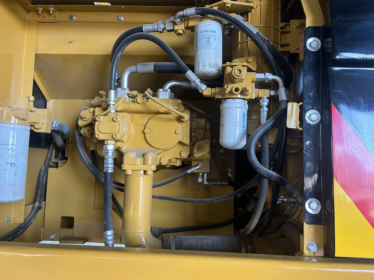 Excavadora de cadenas CATERPILLAR 329D2L: foto 9