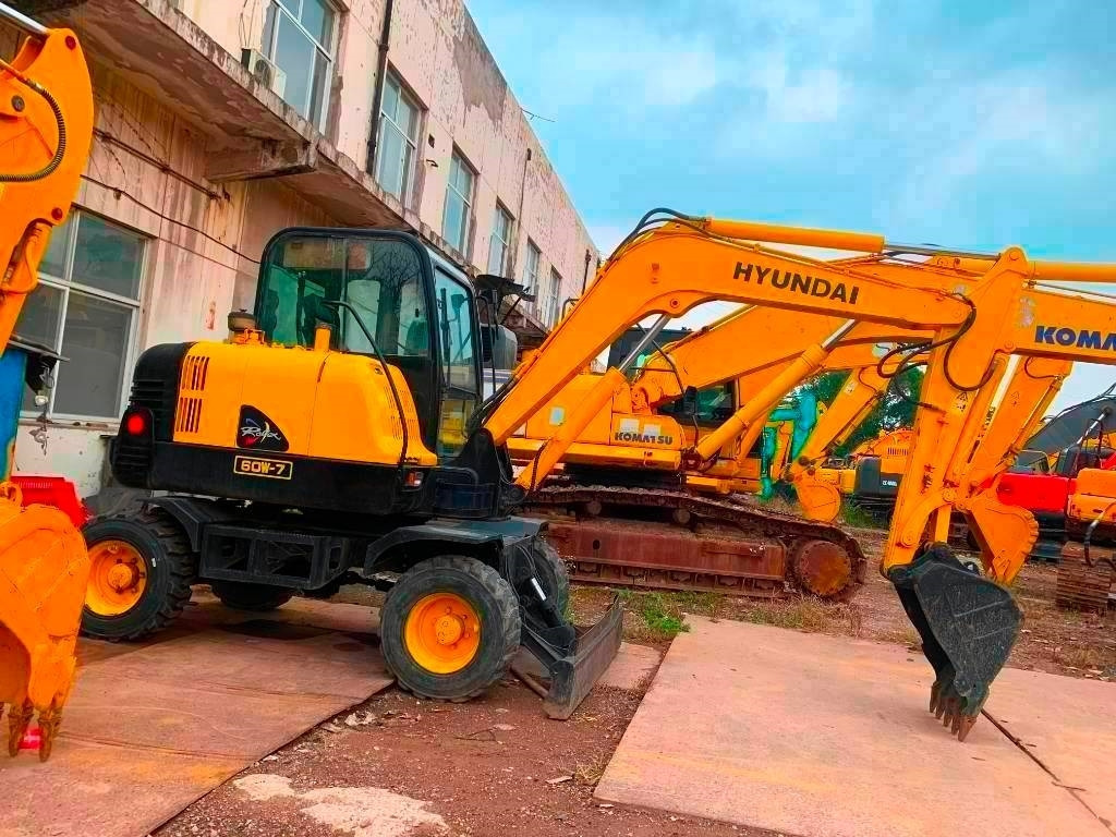 Hyundai Robex 60 W-7  - Excavadora de ruedas: foto 1 Hyundai Robex 60 W-7  - Excavadora de ruedas: foto 1
