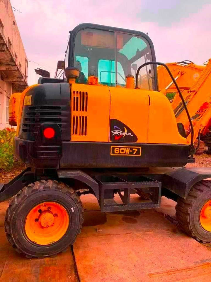 Hyundai Robex 60 W-7 - Excavadora de ruedas: foto 3 Hyundai Robex 60 W-7 - Excavadora de ruedas: foto 3