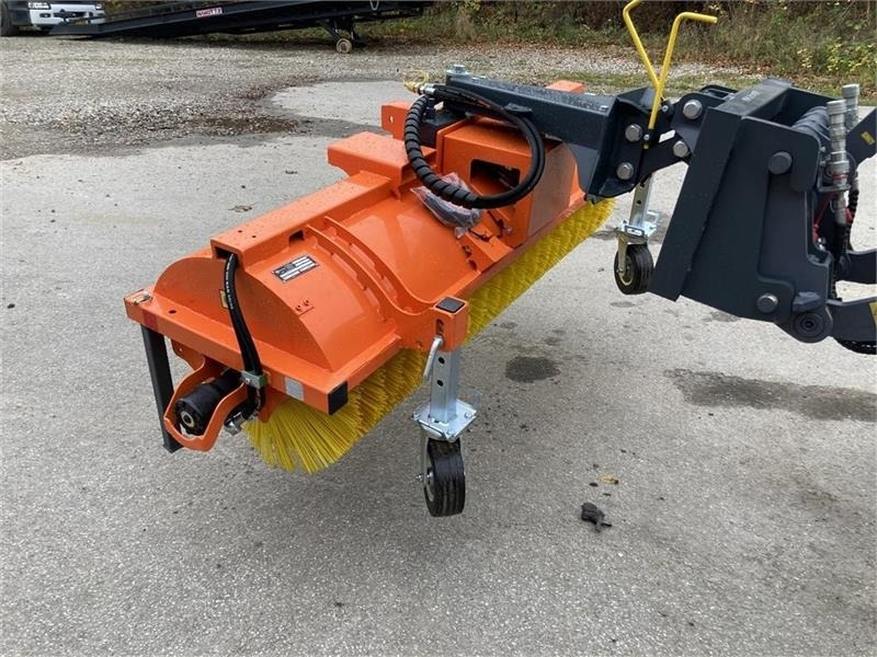 - - - J-Maskiner 180 - Barredora cucharón: foto 1 - - - J-Maskiner 180 - Barredora cucharón: foto 1