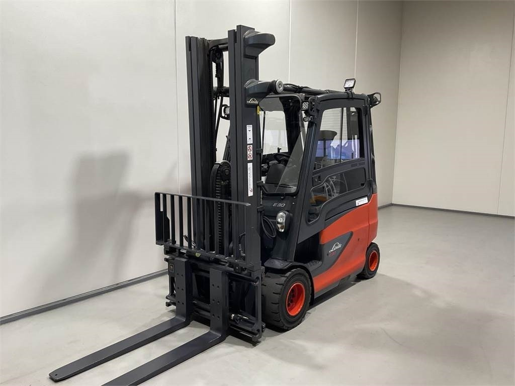Linde E30/600-02 - Carretilla elevadora eléctrica: foto 4 Linde E30/600-02 - Carretilla elevadora eléctrica: foto 4