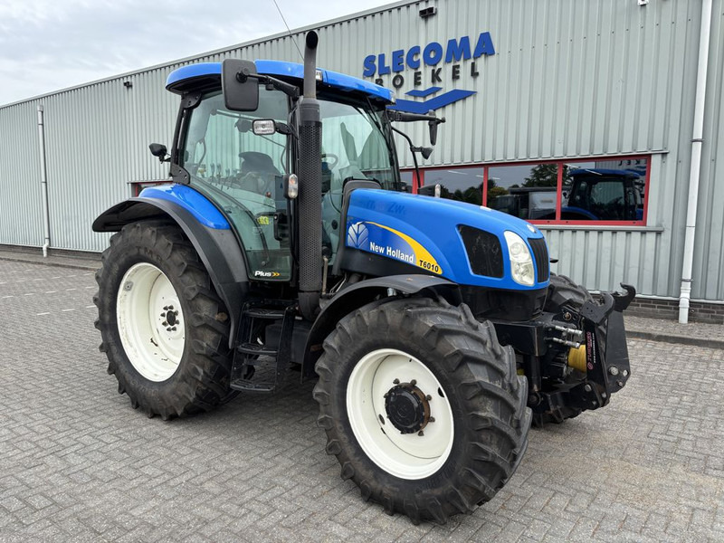New Holland T6010 Plus Supersteer - Tractor: foto 4 New Holland T6010 Plus Supersteer - Tractor: foto 4