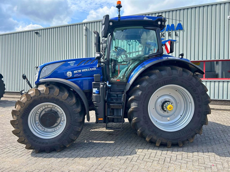 New Holland T7.300 AC New Gen Blue Power DEMO - Tractor: foto 2 New Holland T7.300 AC New Gen Blue Power DEMO - Tractor: foto 2
