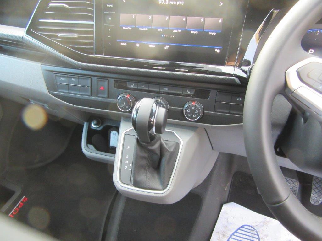 Furgón nuevo 2025 Volkswagen Transporter Black Edition 2.0 BiDI 204 Sportline: foto 18