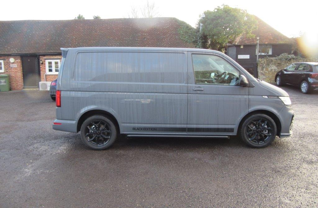 Furgón nuevo 2025 Volkswagen Transporter Black Edition 2.0 BiDI 204 Sportline: foto 11