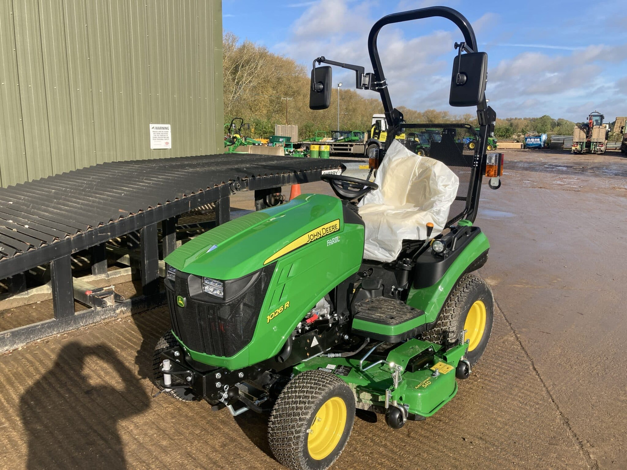 John Deere 1026R compact tractor - Mini tractor: foto 1 John Deere 1026R compact tractor - Mini tractor: foto 1