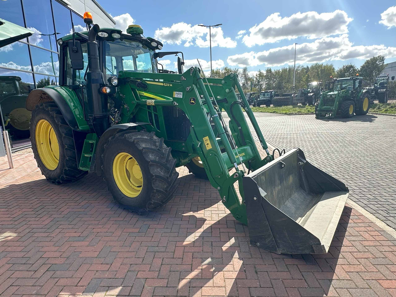 John Deere 6110M + 623M - Tractor: foto 5 John Deere 6110M + 623M - Tractor: foto 5