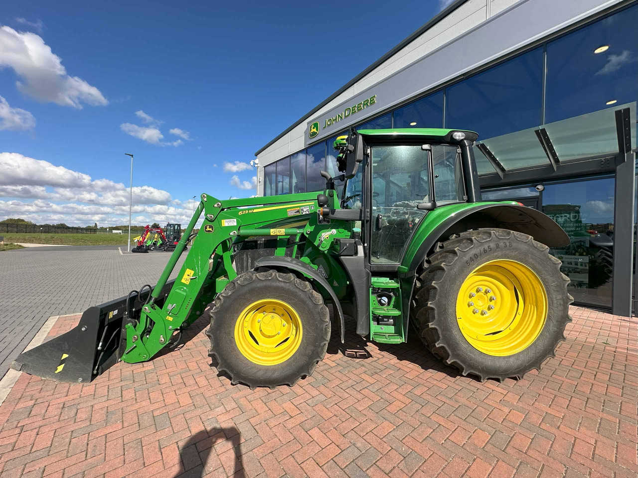 John Deere 6110M + 623M - Tractor: foto 3 John Deere 6110M + 623M - Tractor: foto 3