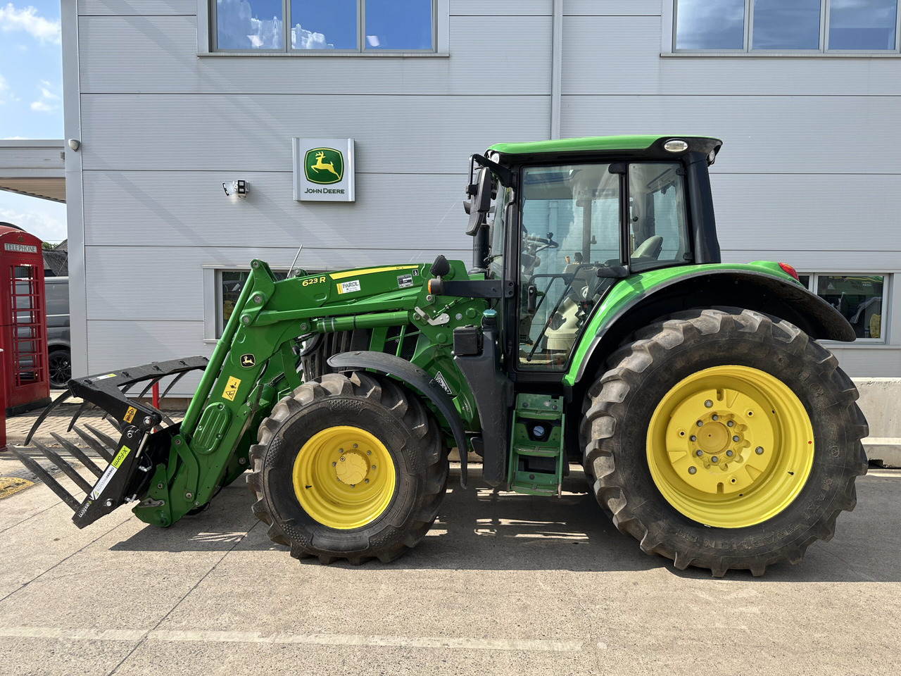 John Deere 6120M - Tractor: foto 2 John Deere 6120M - Tractor: foto 2