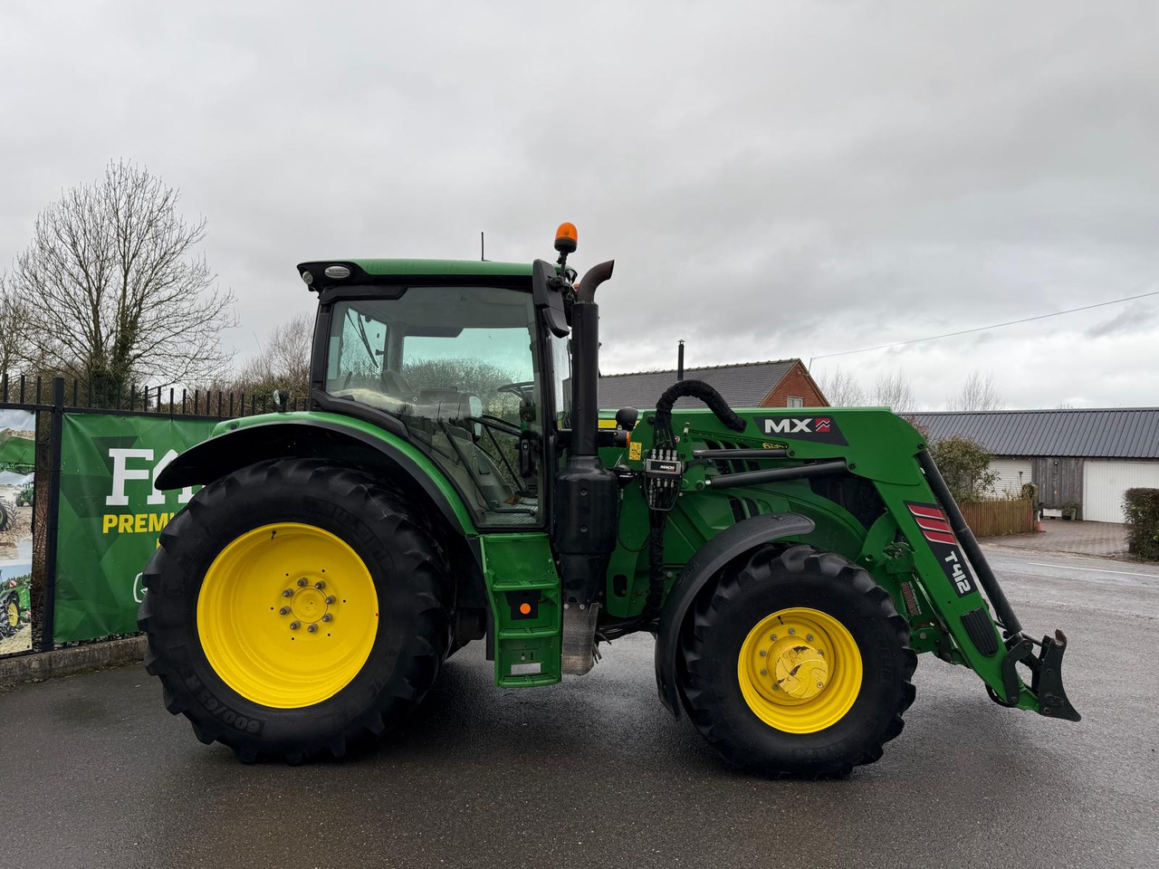 John Deere 6135R - Tractor: foto 2 John Deere 6135R - Tractor: foto 2