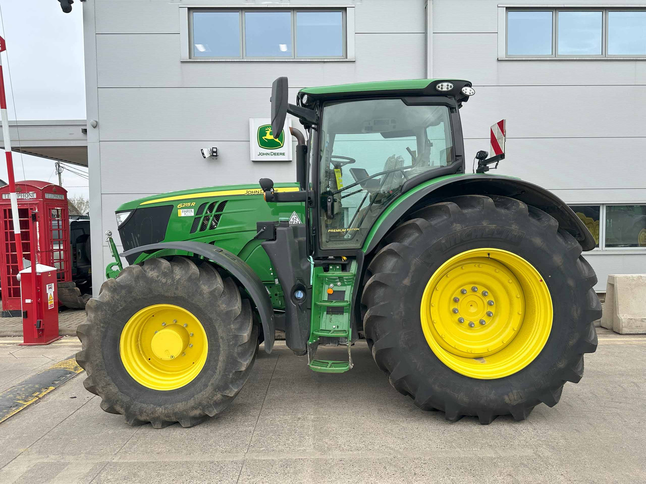 John Deere 6215R - Tractor: foto 3 John Deere 6215R - Tractor: foto 3