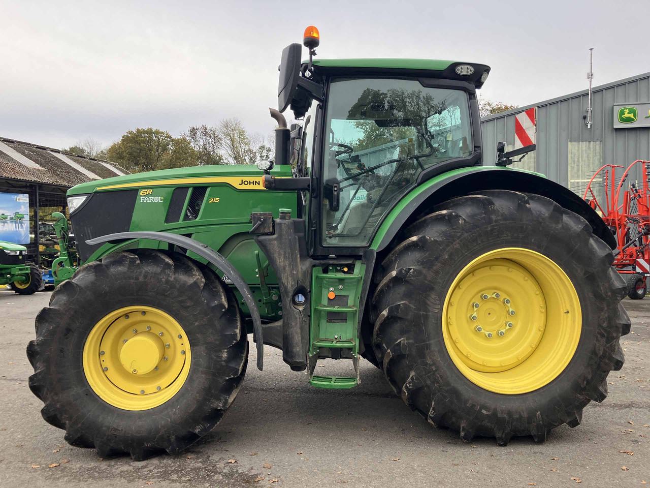 John Deere 6R 215 - Tractor: foto 2 John Deere 6R 215 - Tractor: foto 2