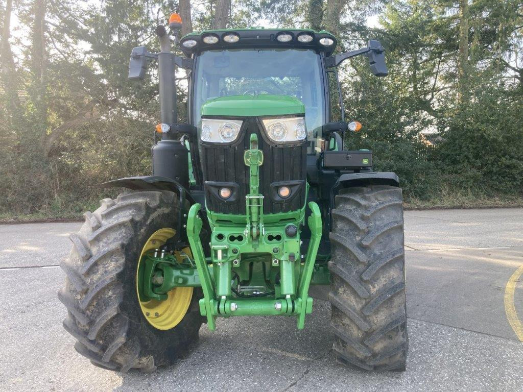 John Deere 6R 215 - Tractor: foto 2 John Deere 6R 215 - Tractor: foto 2