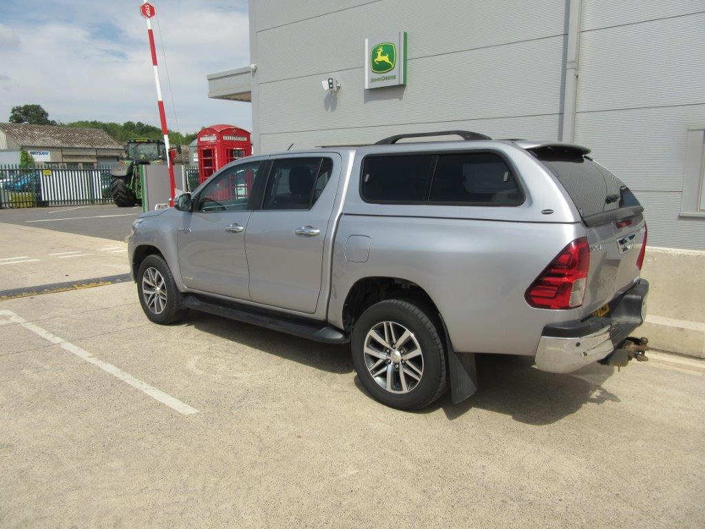 TOYOTA HILUX INVINCIBLE - Pick-up: foto 4 TOYOTA HILUX INVINCIBLE - Pick-up: foto 4