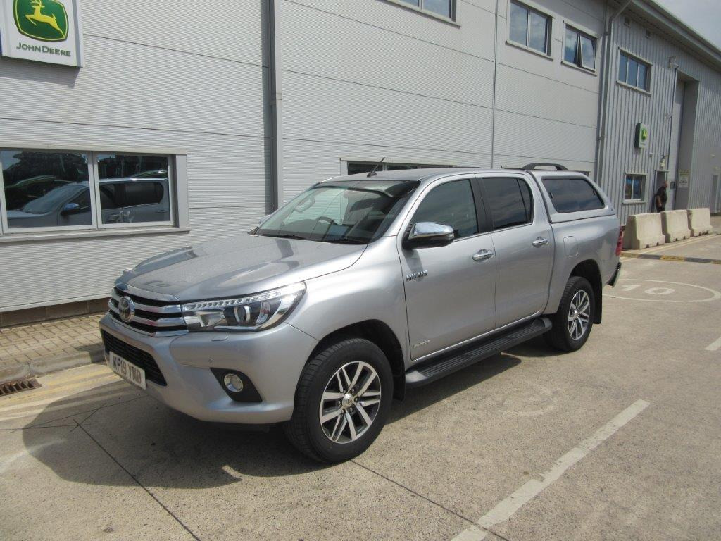 TOYOTA HILUX INVINCIBLE - Pick-up: foto 2 TOYOTA HILUX INVINCIBLE - Pick-up: foto 2