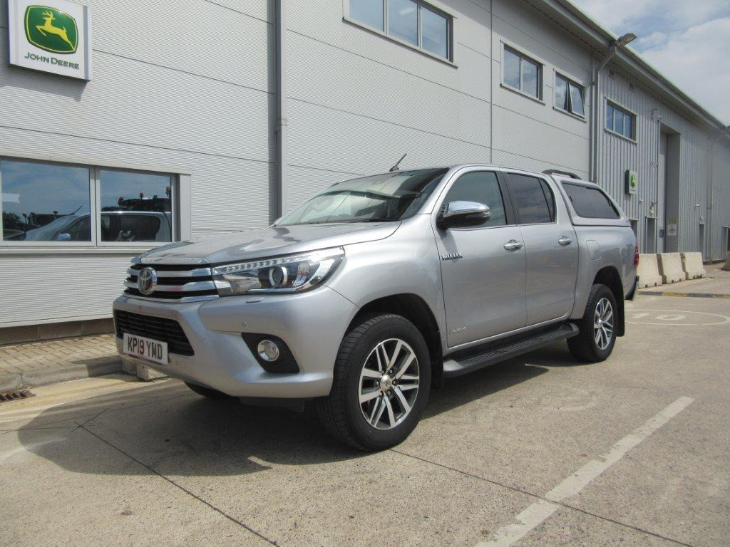 TOYOTA HILUX INVINCIBLE - Pick-up: foto 1 TOYOTA HILUX INVINCIBLE - Pick-up: foto 1