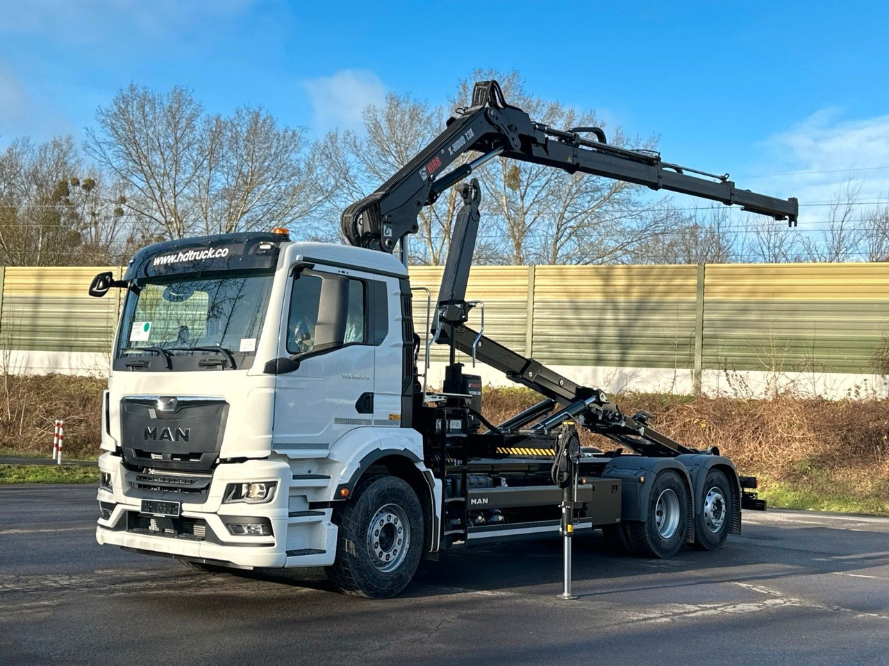 MAN TGS 26.470 6x2 Abrollkipper + Kran Hiab 138-3 - Camión multibasculante, Camión grúa: foto 2 MAN TGS 26.470 6x2 Abrollkipper + Kran Hiab 138-3 - Camión multibasculante, Camión grúa: foto 2