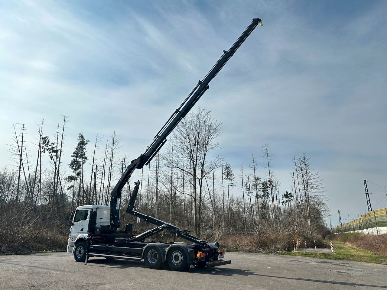 MAN TGS 26.470 6x2 Abrollkipper + Kran Hiab 228-4 - Camión multibasculante, Camión grúa: foto 3 MAN TGS 26.470 6x2 Abrollkipper + Kran Hiab 228-4 - Camión multibasculante, Camión grúa: foto 3