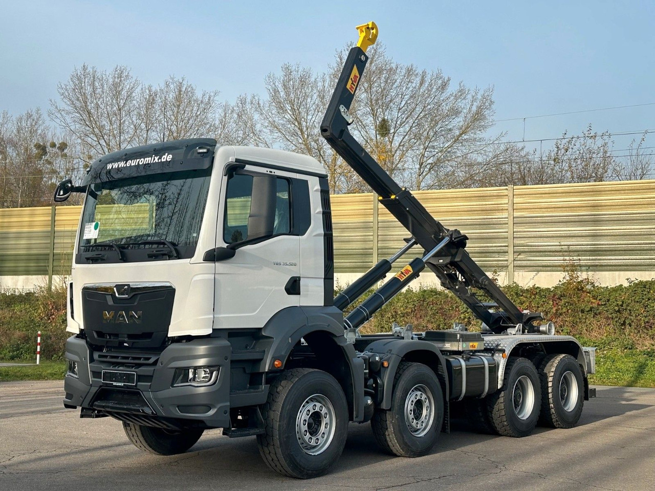 MAN TGS 35.520 8x4 Euro6e Hyva 26-55 Abrollkipper - Camión multibasculante: foto 1 MAN TGS 35.520 8x4 Euro6e Hyva 26-55 Abrollkipper - Camión multibasculante: foto 1