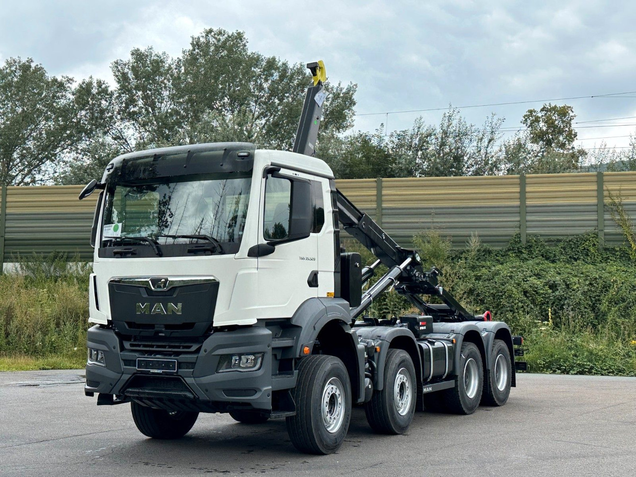 MAN TGS 35.520 8x4 Euro6e MultiLift 25s59 - Camión multibasculante: foto 2 MAN TGS 35.520 8x4 Euro6e MultiLift 25s59 - Camión multibasculante: foto 2