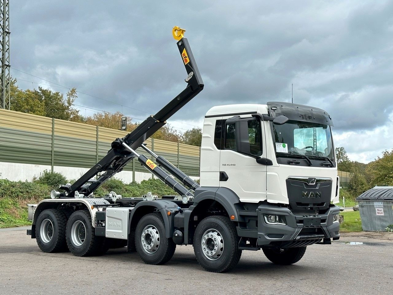 MAN TGS 41.440 8x4 Euro6e Hyva 26-55 Abrollkipper - Camión multibasculante: foto 1 MAN TGS 41.440 8x4 Euro6e Hyva 26-55 Abrollkipper - Camión multibasculante: foto 1