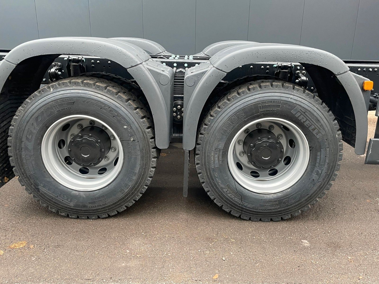 Camión chasis MAN TGX 33.510 6X4 BL: foto 6