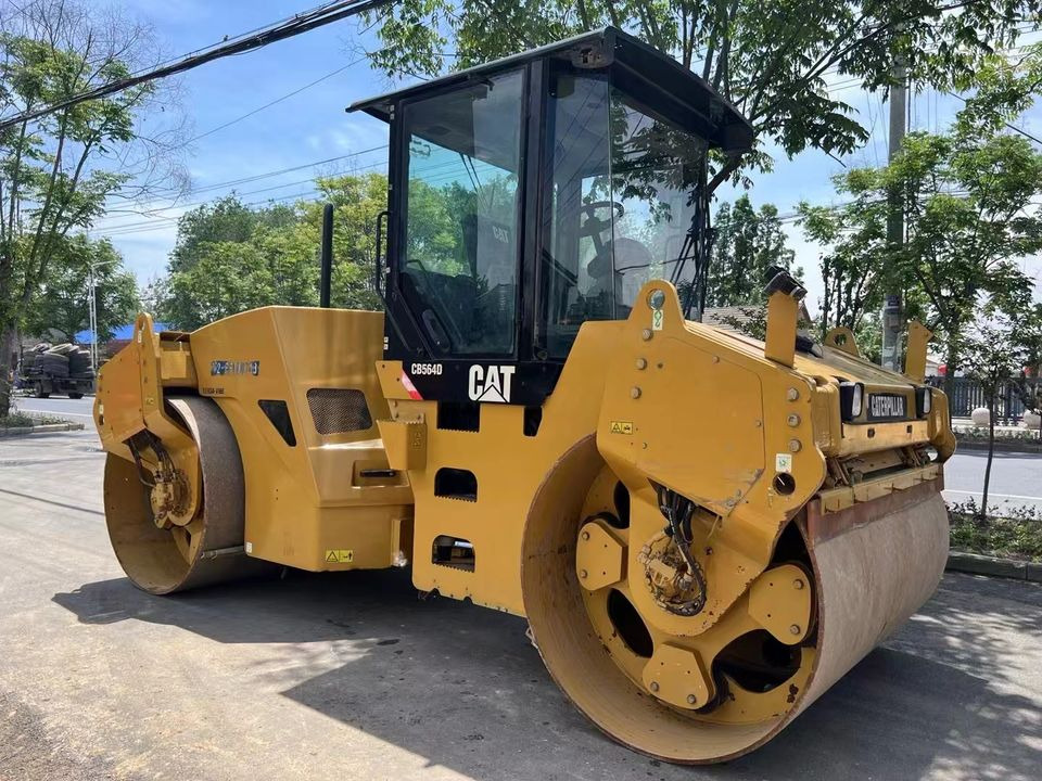 Caterpillar CB564D Double Drum Road Roller 7 Ton Weight With Core Components Engine and Bearing Essential Road Machinery - Apisonadora de asfalto: foto 4 Caterpillar CB564D Double Drum Road Roller 7 Ton Weight With Core Components Engine and Bearing Essential Road Machinery - Apisonadora de asfalto: foto 4