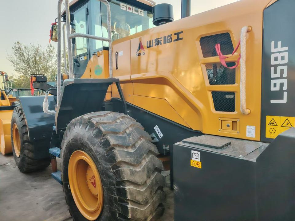 China SDLG 5ton Wheel Loader LG958F Front End Loader , diesel Engine Payloader 4*4 Truck Loader LG958F LW600 CLG856 - Cargadora de ruedas: foto 3 China SDLG 5ton Wheel Loader LG958F Front End Loader , diesel Engine Payloader 4*4 Truck Loader LG958F LW600 CLG856 - Cargadora de ruedas: foto 3