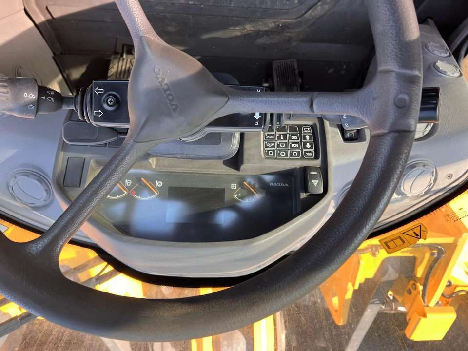 Hot Selling Used Original Sweden Hydraulic Volvo L120GZ Wheel Loader Second Hand Loader Volvo L220G in Good Condition for Sale - Cargadora de ruedas: foto 4 Hot Selling Used Original Sweden Hydraulic Volvo L120GZ Wheel Loader Second Hand Loader Volvo L220G in Good Condition for Sale - Cargadora de ruedas: foto 4