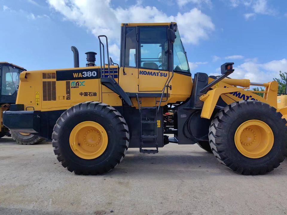 Japan Made Original Komatsu Wa380z-6 Wheel Loader, WA380Z Cheap Used 5ton Payloader Price Low in China - Cargadora de ruedas: foto 3 Japan Made Original Komatsu Wa380z-6 Wheel Loader, WA380Z Cheap Used 5ton Payloader Price Low in China - Cargadora de ruedas: foto 3